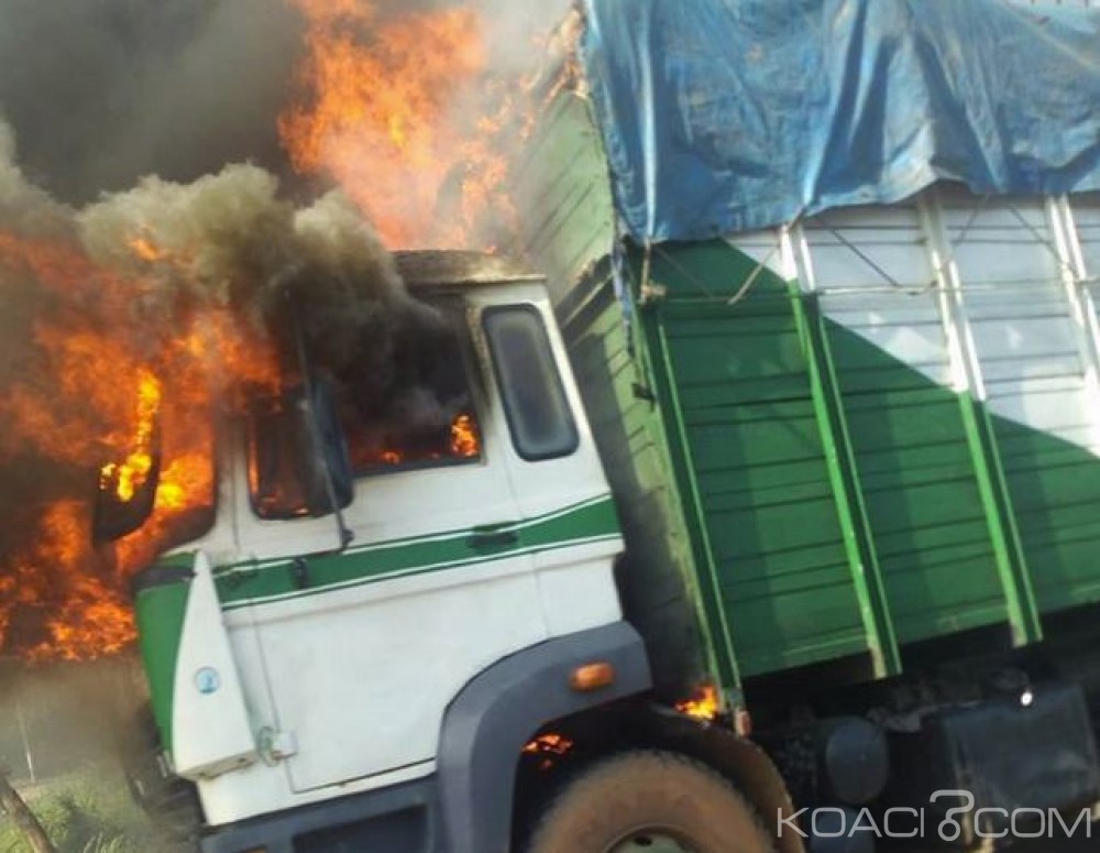 Côte d'Ivoire: Un camion poids lourd prend feu sur autoroute au niveau du camp militaire de Yopougon
