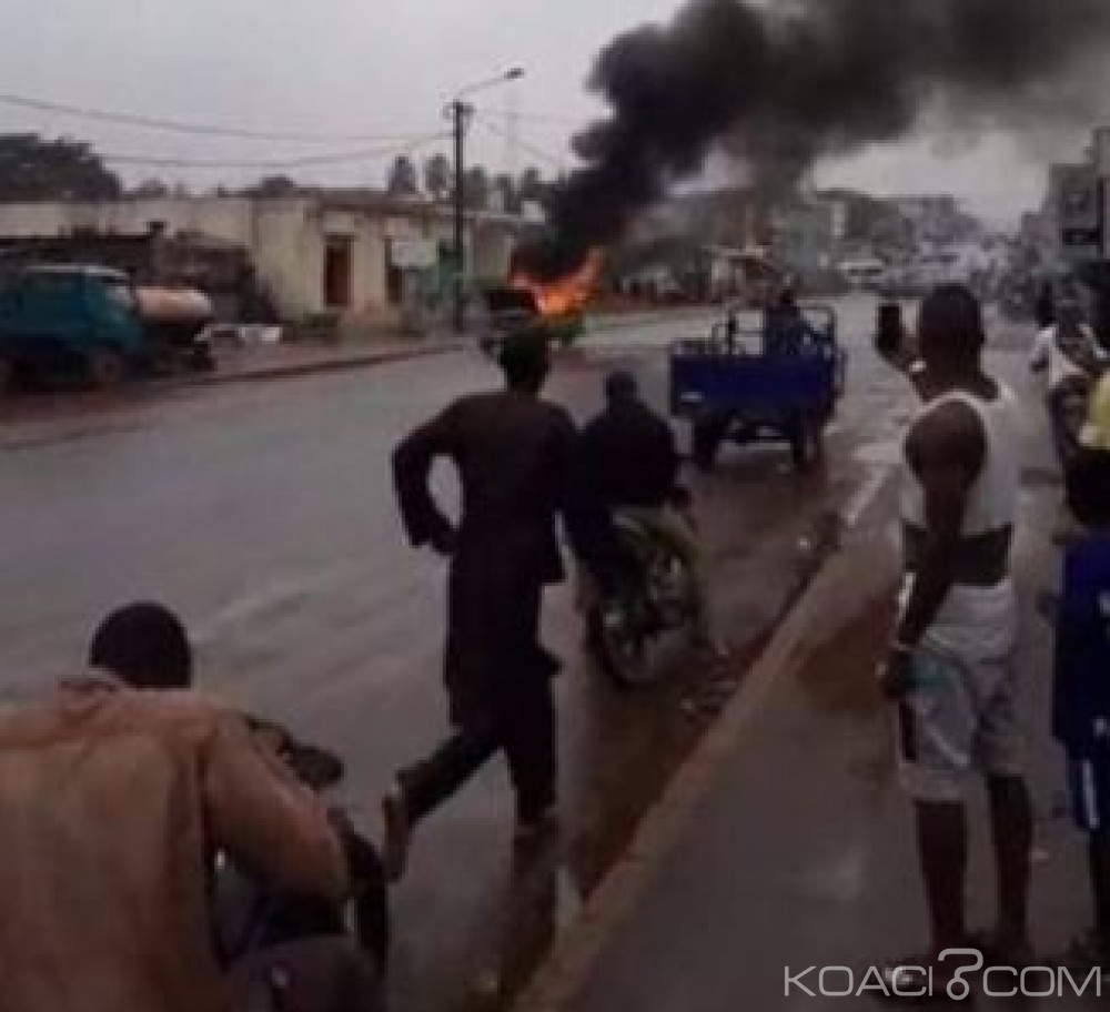 Côte d'Ivoire: Panique à  Daloa, un taxi roulant au gaz prend feu devant une banque