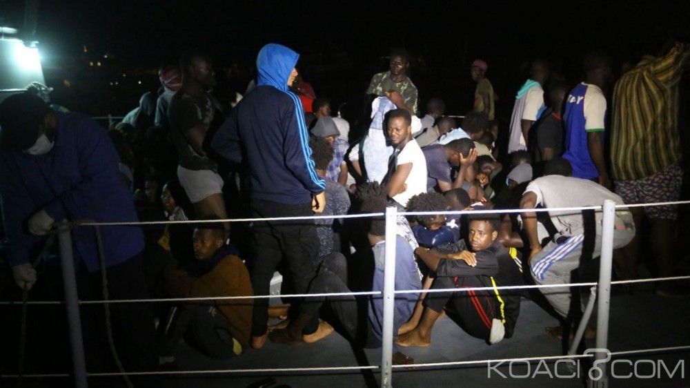 Libye: Rejetés, près de 170 migrants bloqués sur un navire italien