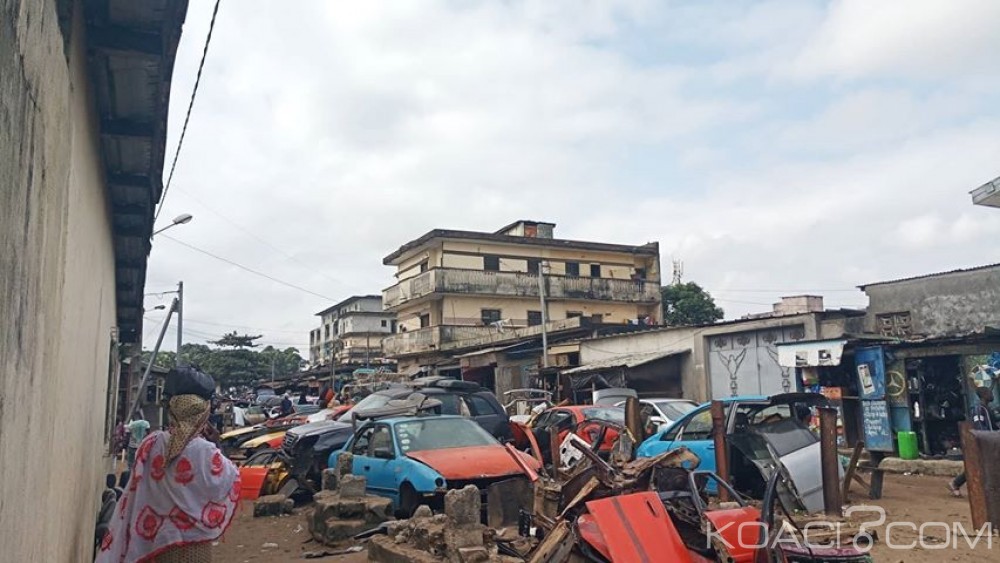 Côte d'Ivoire : Abobo, des rues transformées en garages automobiles à  ciel ouvert
