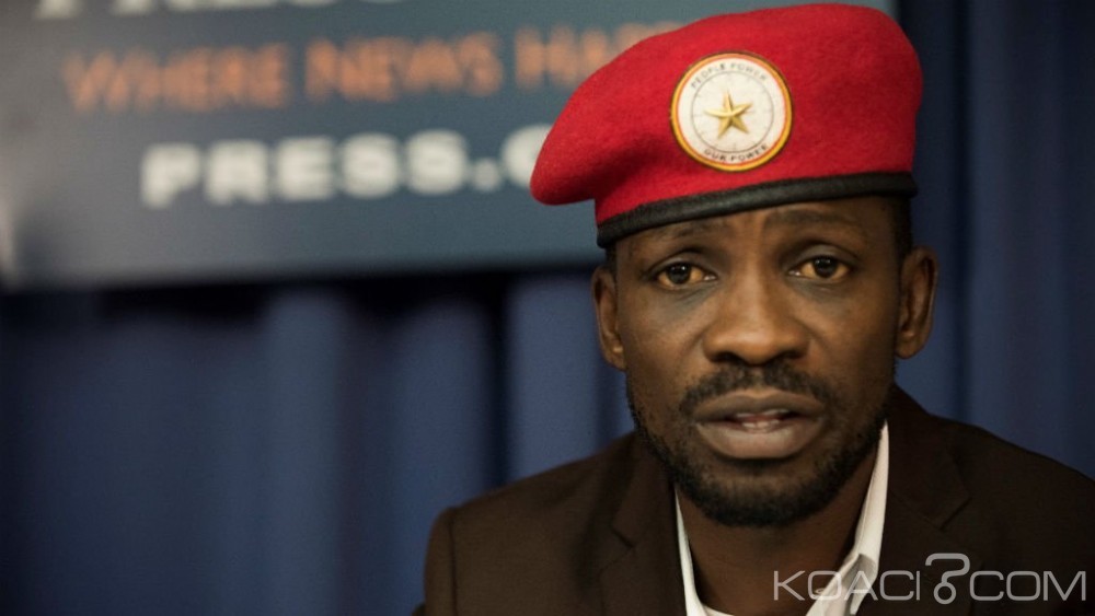 Ouganda : De retour des Etats-Unis, Bobi Wine escorté par des policiers