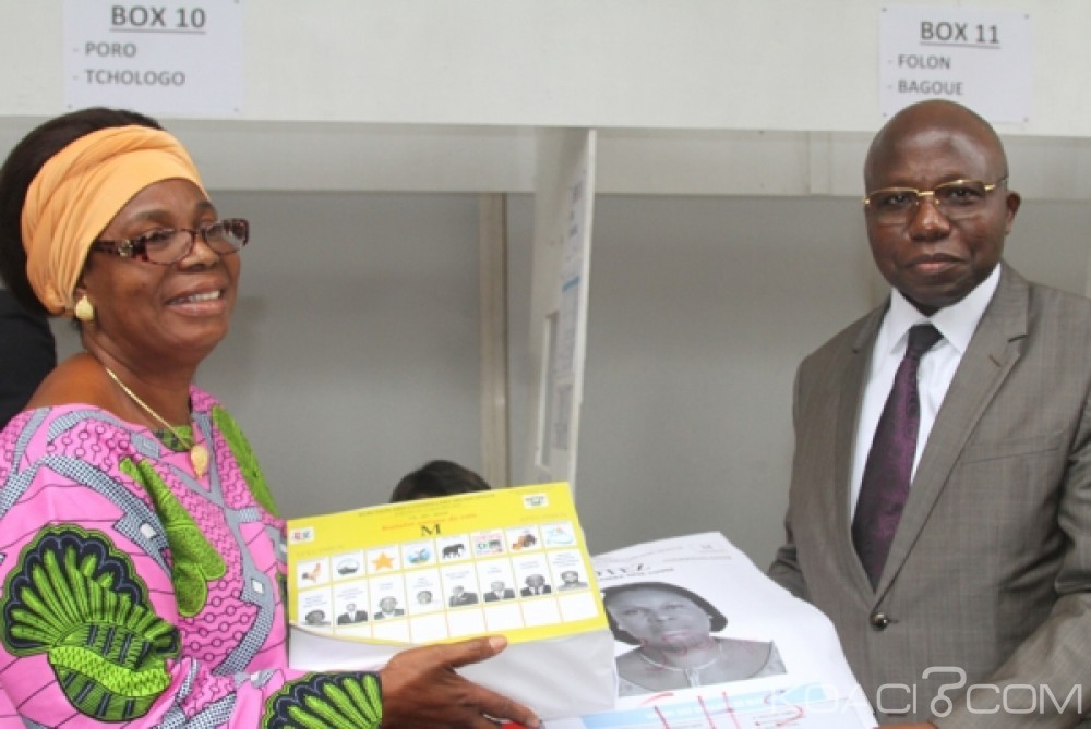 Côte d'Ivoire : Locales 2018, les candidats reçoivent les affiches et spécimens de bulletins de vote pour la campagne électorale