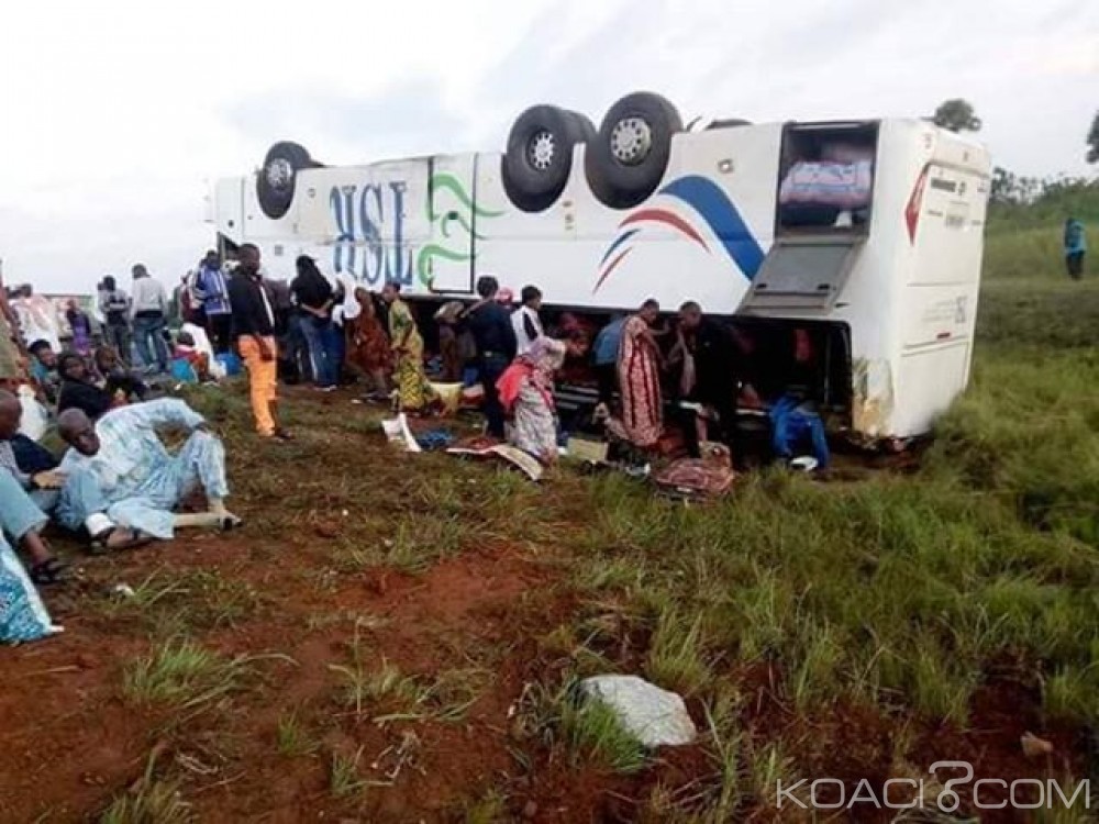 Côte d'Ivoire : Spectaculaire accident de car renversé sur l'autoroute du nord, plusieurs blessés