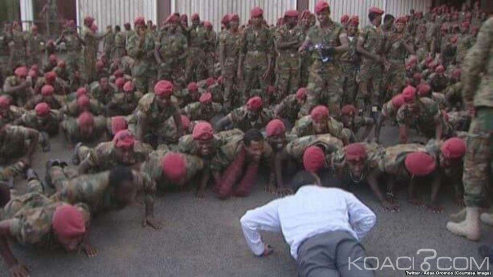 Éthiopie : Le Premier ministre fait des pompes pour calmer des soldats en colère