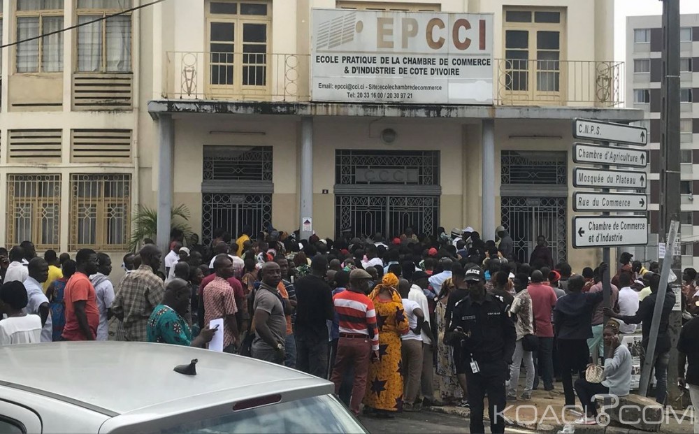Côte d'Ivoire : Forte affluence devant les centres de vote au top départ des locales 2018