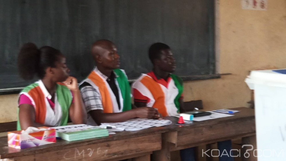 Côte d'Ivoire : Face à  la contestation du public, la CEI pond un communiqué ce jour sur l'absence des stickers sur les bulletins
