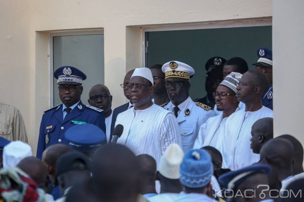 SénégalÂ : Liberté d'expression et dérives sur le web, Macky Sall fait la part des choses et déclare la guerre aux insulteurs du Net
