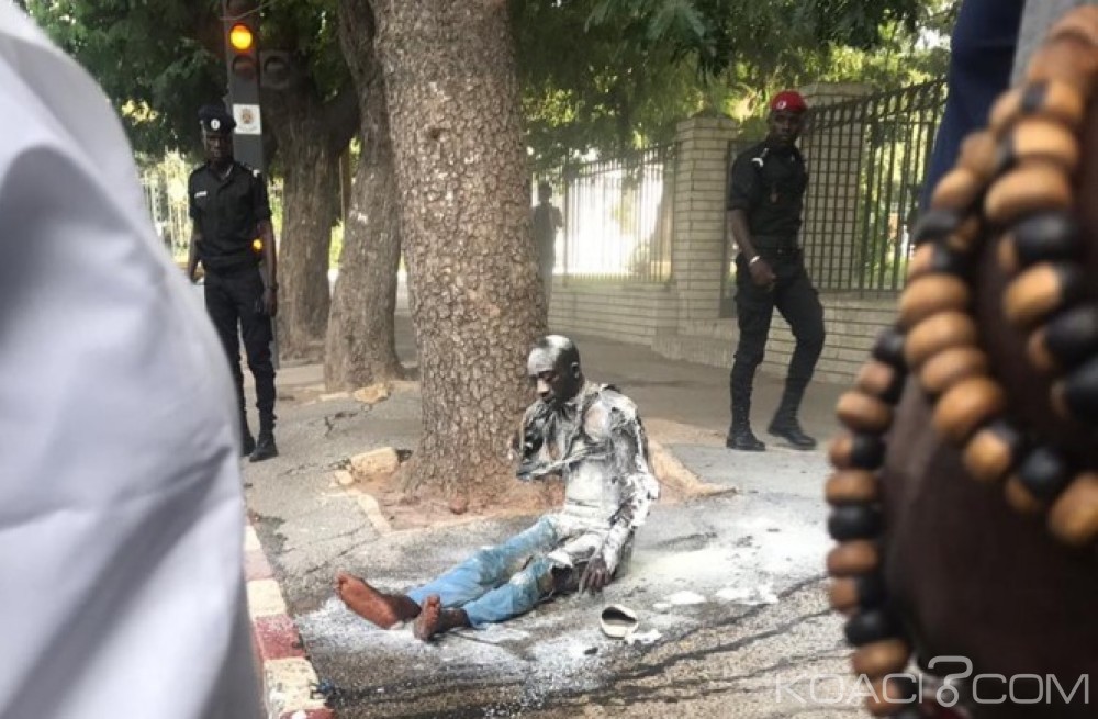 Sénégal : Un invalide s'immole par le feu devant les grilles du palais de la République, les raisons…