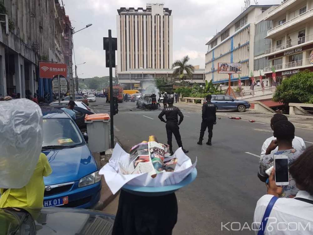 Côte d'Ivoire :  Une voiture en feu crée le spectacle au Plateau