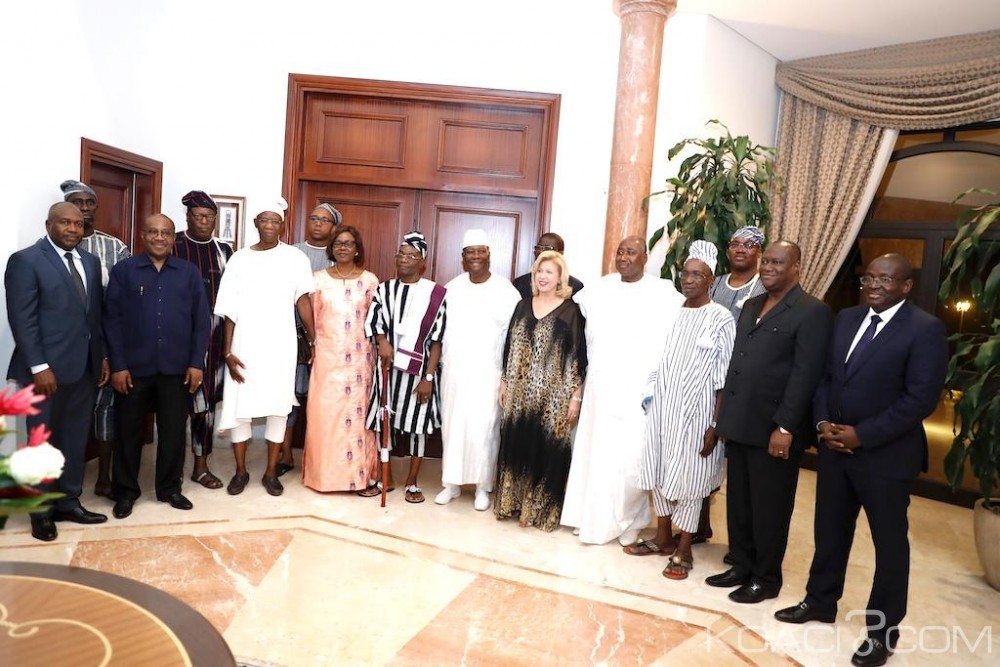Côte d'Ivoire : Le nouveau roi de Bouna, Niguè Gbliman, reçu à  la résidence d'Alassane Ouattara