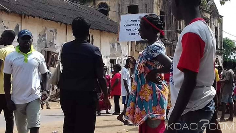 Côte d'Ivoire : A Bassam, après les partisans de Moulot, les supporteurs  d'Ezaley dans la rue pour contester les résultats des partielles