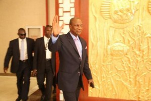 Guinée: Alpha Condé investi sans surprise pour briguer un second mandat