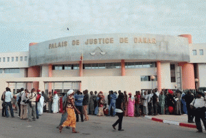 Sénégal : Une fille rapine 16 millions FCfa à  son père pour acheter une voiture à  son amoureux, à  la barre hier elle a avoué
