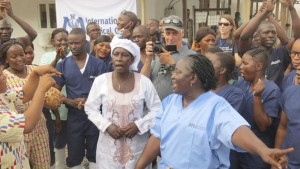 Sierra Léone : Guérie, la dernière malade d' Ebola quitte l' hôpital
