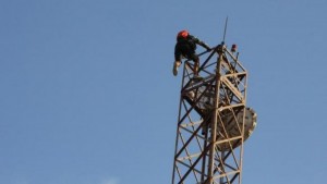 Maroc : Un criminel menace de sauter du haut d'un pylône à  Casablanca
