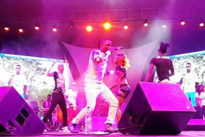 Côte d'Ivoire: Bebi Philip enflamme le palais de la culture