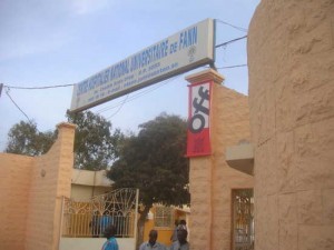 Sénégal : Un vaccin anti-Ebola expérimenté sur une centaine de personnes à  l'hôpital de Fann et sème la psychose chez les dakarois