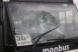 Côte d'Ivoire: Yopougon, les manifestants cassent les bus