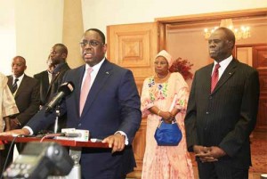 Burkina Faso: Macky Sall s'entretient avec Compaoré et arrive a Ouagadougou pour libérer Kafando et Zida