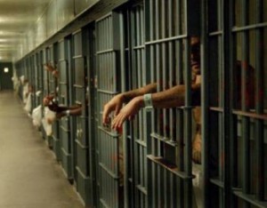 Maroc : Un prisonnier tente de se suicider en avalant  des clous dans sa cellule