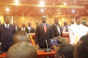 Burkina Faso: Kafando réinvesti à  la tête du pays, Zida annonce un report de la présidentielle
