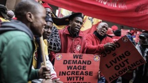 Afrique du Sud : Plus de 30 000 mineurs en grève pour réclamer une augmentation salariale