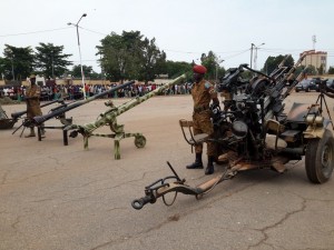 Burkina Faso: Les armes de l'ex-régiment putschiste exposées en guise de fin du désarmement