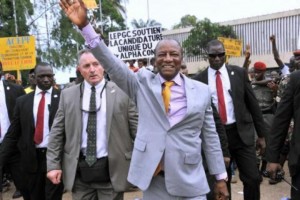 Guinée :  Alpha Condé annule une manifestation à  Conakry après des violences ayant fait deux morts