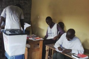 Guinée : Début de suffrage calme à  Conakry, la lenteur du vote et la non-réception de cartes électeurs déplorés
