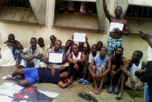 Côte d'Ivoire: 4 ans après la crise post-electorale, 300 civils et 113 ex FDS toujours détenus
