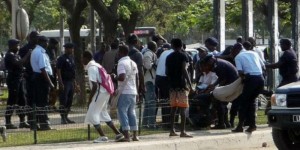Angola: Deux mois de prison pour 18 opposants  qui distribuaient des tracts anti gouvernement