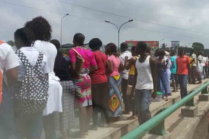 Côte d'Ivoire: Les attentats de Paris reveillent le sentiment anti-français et la division en deux du pays