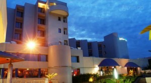 Mali : Des terroristes attaquent à  l'arme de guerre l'hôtel Radisson à  Bamako, au moins trois morts