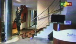 Mali: Al-Mourabitoune revendique l'attaque de l'hôtel Radisson, 2 terroristes et au moins 27 otages tués