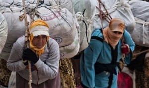 Maroc: Une femme mulet meurt  étouffée dans une bousculade à  Sebta