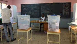 Burkina Faso: Quelques difficultés à  la mi-journée des élections couplées