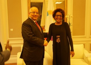 Koacinaute: Conférence Paris Climat 2015 (COP21): L'ambassadeur ALLAM-MI rend visite à  Michaelle Jean