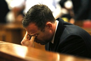 Afrique du Sud: Pistorius comparaît mardi pour demander sa liberté sous caution