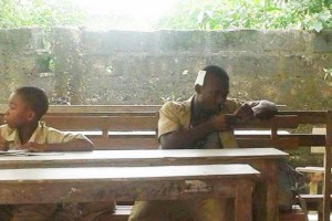 Côte d'Ivoire: Pour des congés anticipés, des élèves perturbent les cours dans une école, un blessé, un autre arrêté par la police