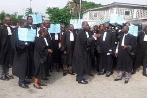 Côte d'Ivoire: La grève des greffiers reconduite, le calvaire des usagers