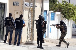 Tunisie: Trois terroristes condamnés à  mort pour avoir égorgé un policier