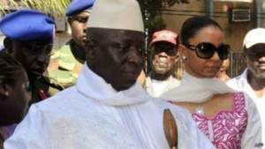 Gambie: Yahya Jammeh rend obligatoire le  voile pour les femmes fonctionnaires