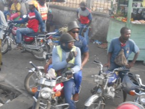 Cameroun: Douala, un conducteur de moto se suicide dans le fleuve Wouri en laissant une lettre