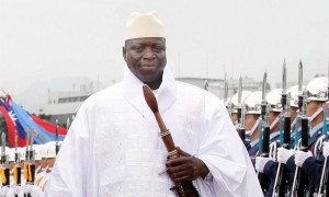 Gambie: Yahya Jammeh  lève le port obligatoire du voile