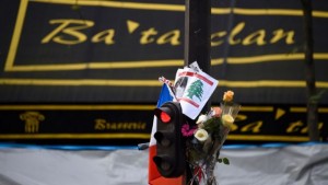 Algérie  : Attentats de Paris,  pétition pour la naturalisation d'un vigile au Bataclan