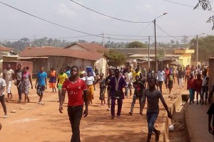 Côte d'Ivoire: Deux groupes de microbes s'affrontent à  Abobo,  2 morts et de nombreux blessés, le CCDO refoulé par la population