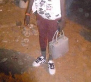 Sénégal: Le phénomène «homme porte sac de femme» fait sa première victime