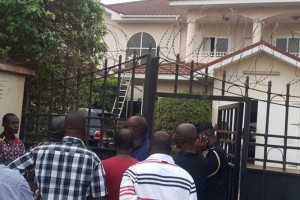 Ghana: Un député poignardé à  mort