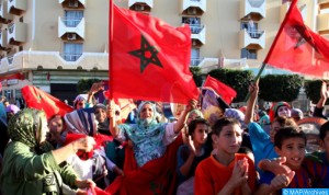 Koacinaute: Une éclatante visite du Roi Mohammed VI dans les provinces sahariennes : détresse et désarroi d'Alger à  Raboni
