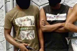 Côte d'Ivoire: En pleine corvée, un détenu tente de s'échapper de la police criminelle, il est rattrapé sur le toit d'un bureau